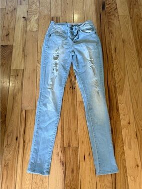 YMI WannaBettaButt light wash skinny jeans distressed stretch denim size 3